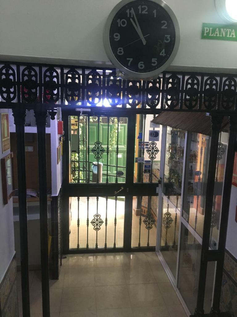 Hostal Alcobia Sevilla Kültér fotó